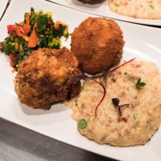 Blue Crab Cake & Grits